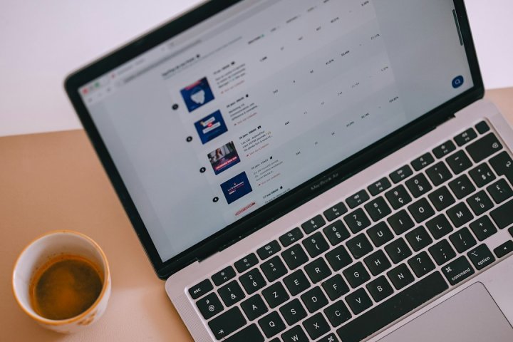 ۱. BrandBot چیست و چرا برای کسب و کارهای ایرانی حیاتی است؟