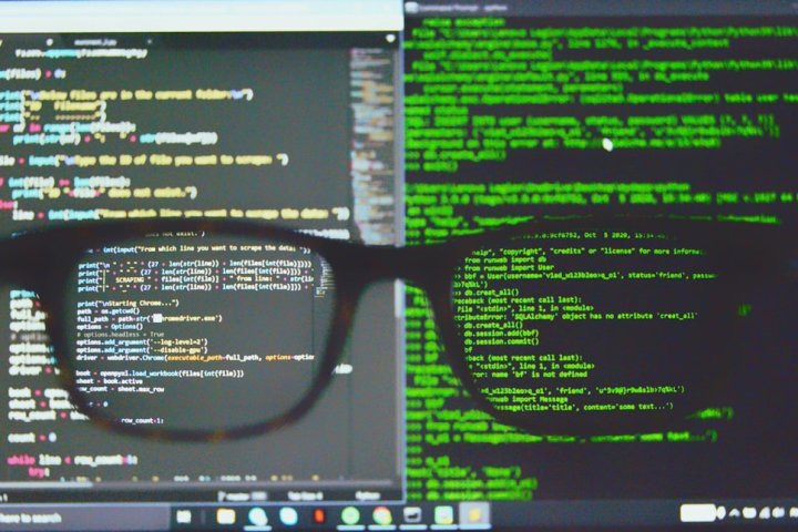 حمله CSRF چیست و چگونه کار میکند؟