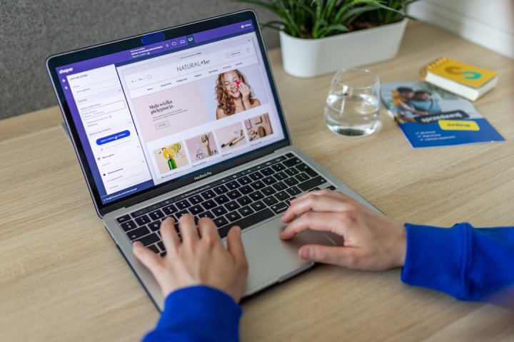 چرا فروشگاه‌های اینترنتی ارومیه به افزونه اختصاصی نیاز دارند؟