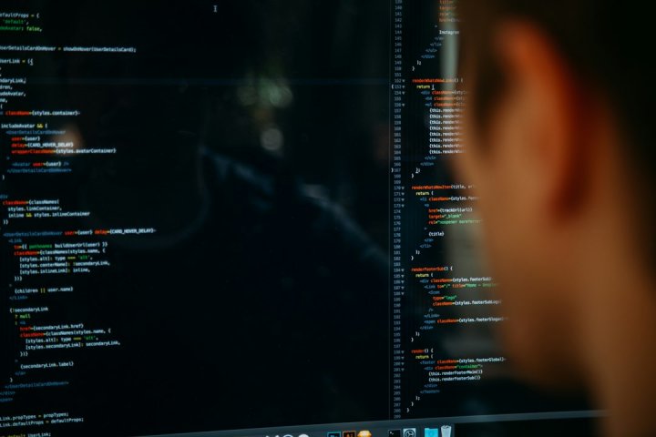 روش اول: قفل کردن ورود با فایل htaccess. (مخصوص سرورهای Apache/LiteSpeed)