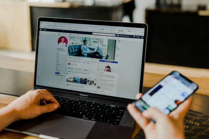 بررسی معروف‌ترین ابزارهای خارجی (Brand24, Hootsuite و Sprout Social)
