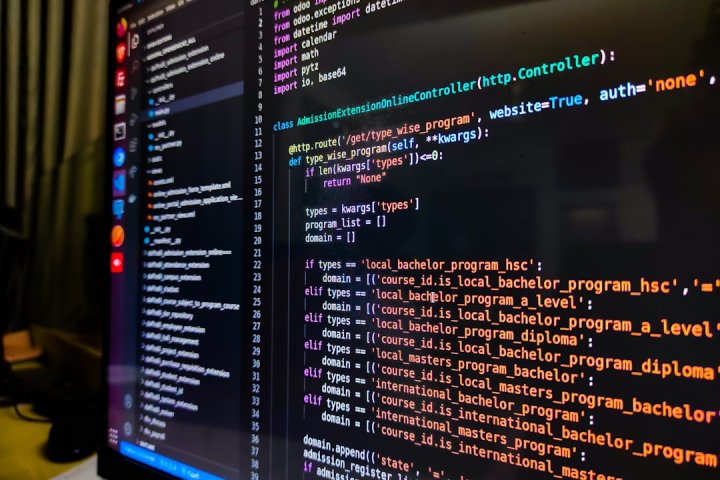 روش ۱: محدود کردن ورود با فایل htaccess. (سرورهای آپاچی و لایت‌اسپید)